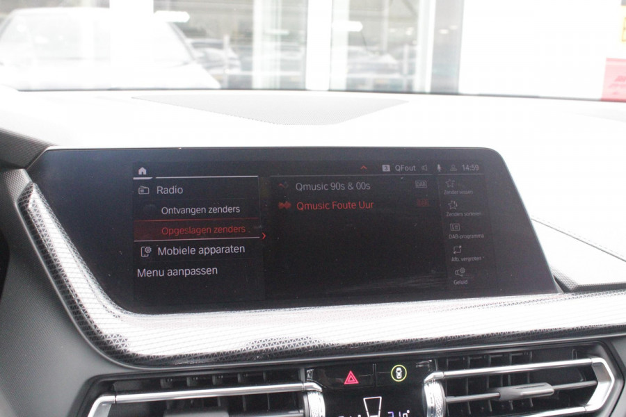 BMW 2 Serie Gran Coupé 218i M SPORT EDITION | TREKHAAK MET AFNEEMBARE KOGEL | HARMAN KARDON SOUND-SYSTEM | SFEER VERLICHTING | SHADOW LINE PAKKET | M-SPORT INTERIEUR | VERWARMBARE VOORSTOELEN | LEDEREN M-SPORT STUUR | NAVIGATIE | ACHTERUITRIJCAMERA | PARKEERSENSOREN VOOR EN ACHTER | ALARM | CLIMATE CONTROL | DRAADLOZE APPLE CARPLAY/ANDROID AUTO | LICHTMETALEN VELGEN 18'' M-SPORT (Y-SPAAK 553 M BICOLOR) | FULL LED KOPLAMPEN | LANE ASSIST | DAB+ RADIO | WARMTE WEREND GLAS  | EXTRA GETINTE ACHTERRUITEN | DODEHOEK BEWAKING | ELEKTRISCH VERSTELBARE EN INKLAPBARE BUITENSPIEGELS | BUITEN