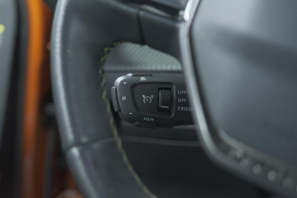 Peugeot e-2008 EV GT Pack 50 kWh | 92,6% SOH | Panoramadak | Adaptieve Cruise Control | Alcantara Bekleding
