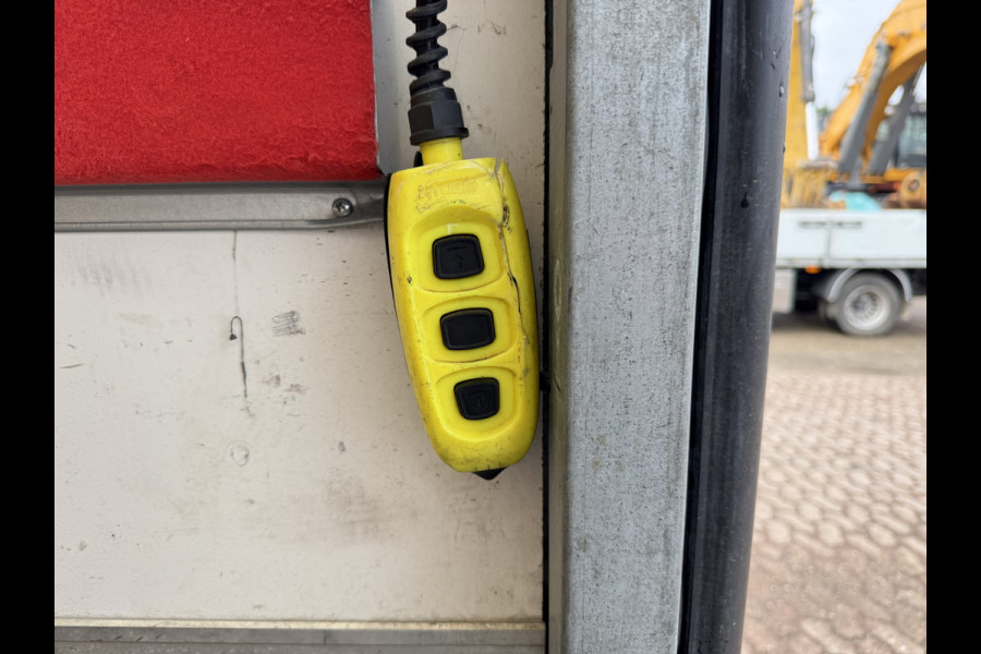 Iveco Daily 35C16 3.0 160PK Laadklep Zijdeur Camera Climate Control Bluetooth Bakwagen Meubelbak Koffer