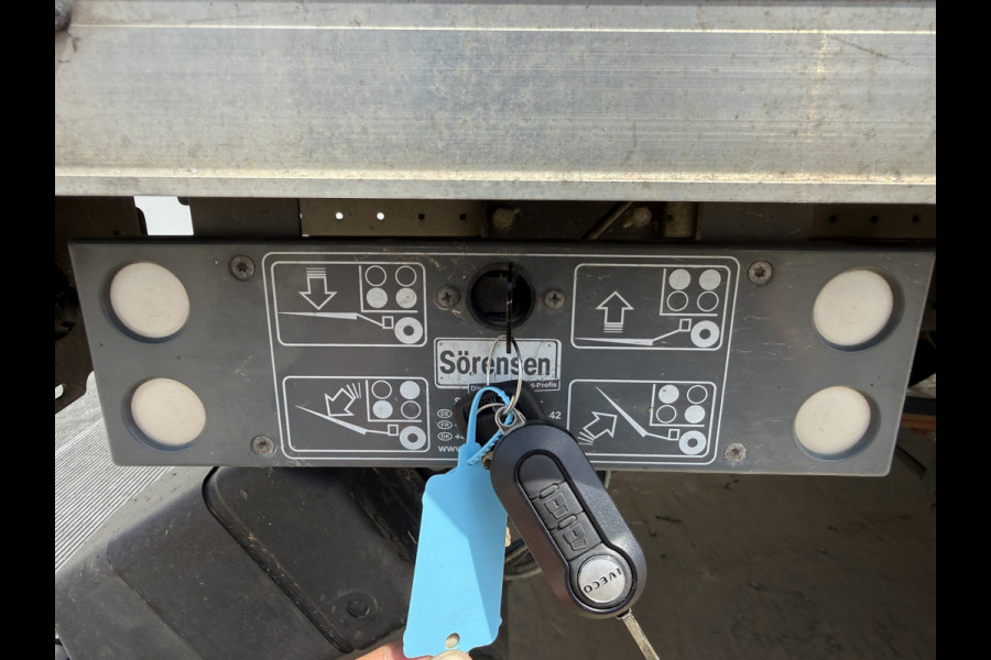 Iveco Daily 35C16 3.0 160PK Laadklep Zijdeur Camera Climate Control Bluetooth Bakwagen Meubelbak Koffer