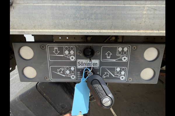 Iveco Daily 35C16 3.0 160PK Laadklep Zijdeur Camera Climate Control Bluetooth Bakwagen Meubelbak Koffer