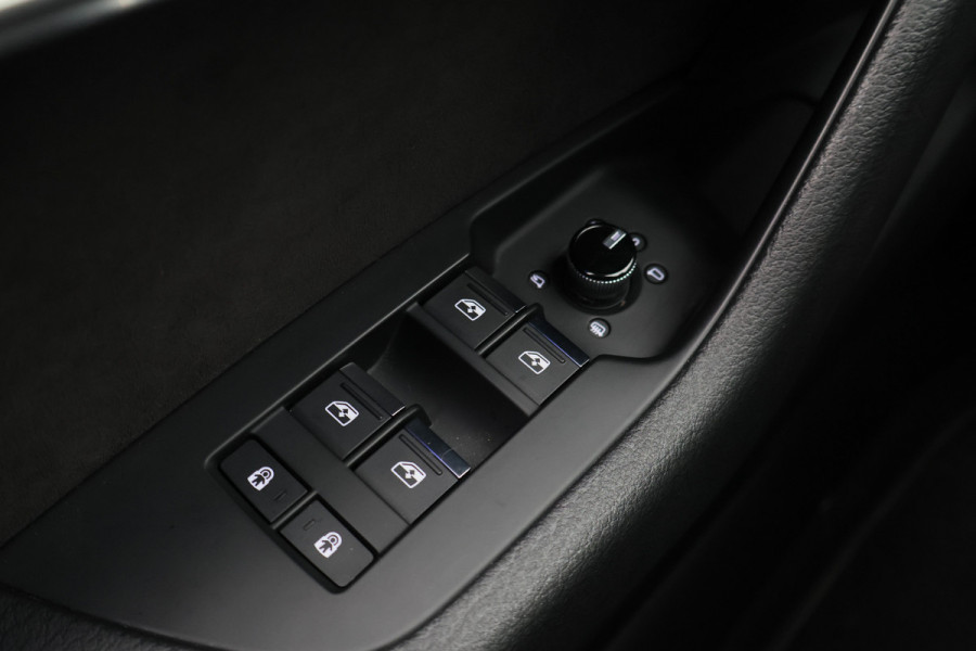 Audi A6 Avant 45 TFSI quattro Sport S line edition Panoramadak, B&O Sound, Camera, Apple Carplay, LED, Lane Assist, 20"