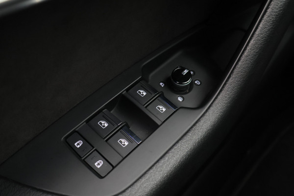 Audi A6 Avant 45 TFSI quattro Sport S line edition Panoramadak, B&O Sound, Camera, Apple Carplay, LED, Lane Assist, 20"