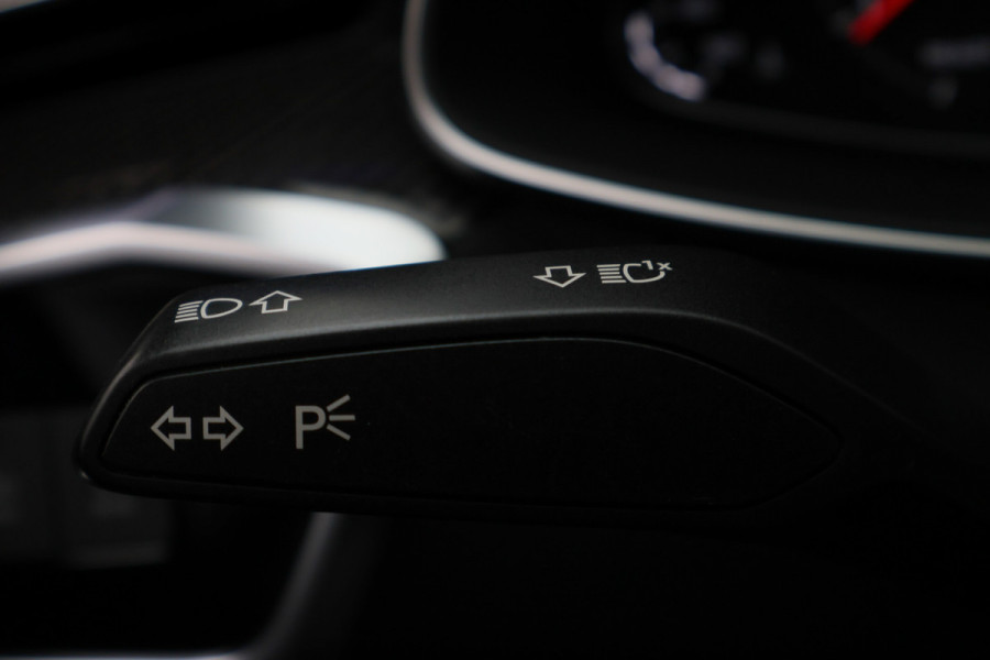 Audi A6 Avant 45 TFSI quattro Sport S line edition Panoramadak, B&O Sound, Camera, Apple Carplay, LED, Lane Assist, 20"