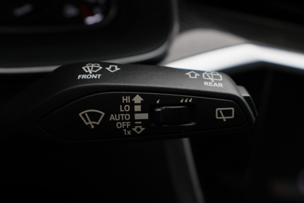 Audi A6 Avant 45 TFSI quattro Sport S line edition Panoramadak, B&O Sound, Camera, Apple Carplay, LED, Lane Assist, 20"