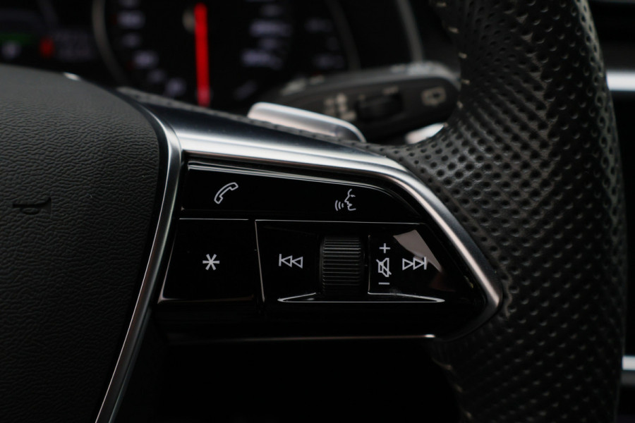 Audi A6 Avant 45 TFSI quattro Sport S line edition Panoramadak, B&O Sound, Camera, Apple Carplay, LED, Lane Assist, 20"