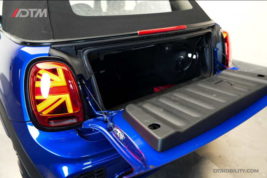 MINI Cabrio 2.0 John Cooper Works | Martini Racing |