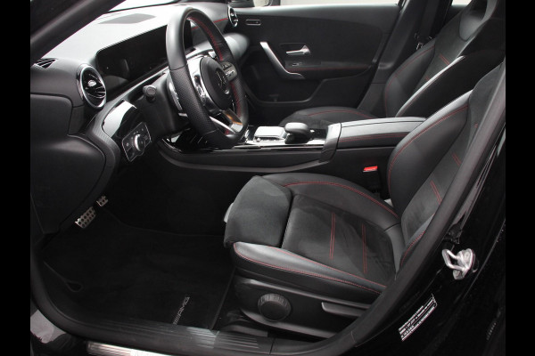 Mercedes-Benz A-Klasse 200 Automaat AMG Line Navigatie Climate Control Camera Virtual Cockpit Led Stoelverwarming Cruise control Parkeersensoren