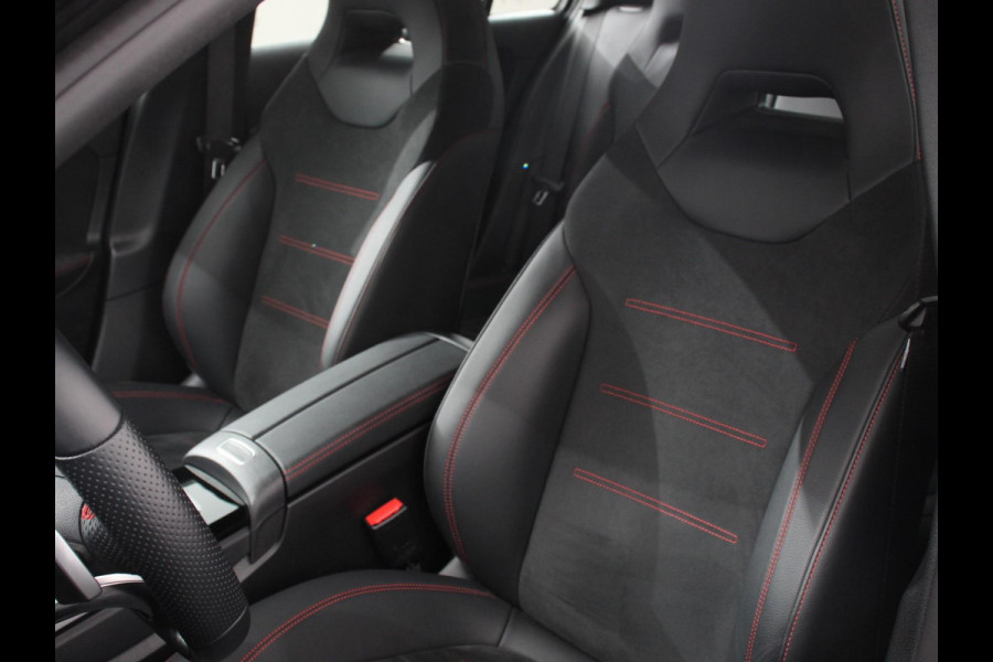 Mercedes-Benz A-Klasse 200 Automaat AMG Line Navigatie Climate Control Camera Virtual Cockpit Led Stoelverwarming Cruise control Parkeersensoren
