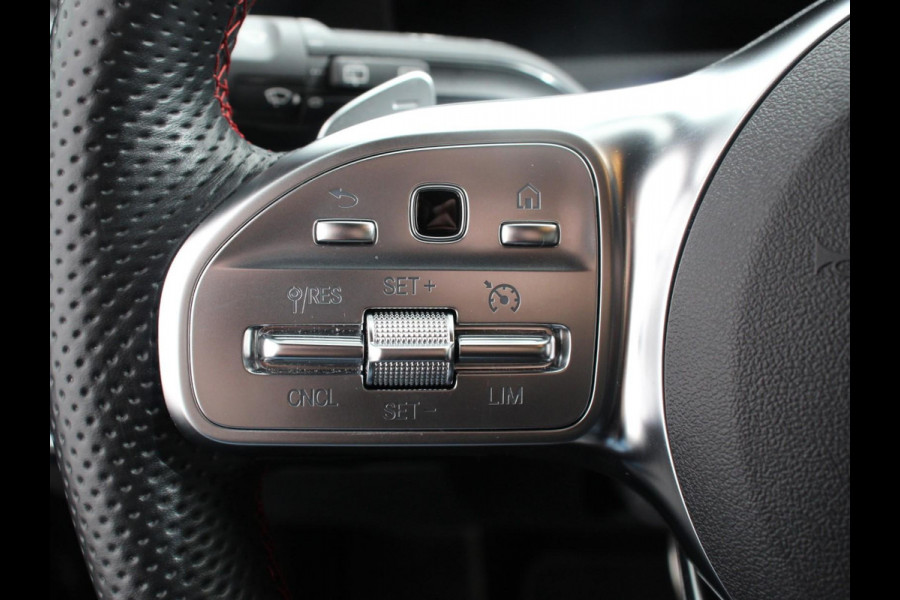 Mercedes-Benz A-Klasse 200 Automaat AMG Line Navigatie Climate Control Camera Virtual Cockpit Led Stoelverwarming Cruise control Parkeersensoren