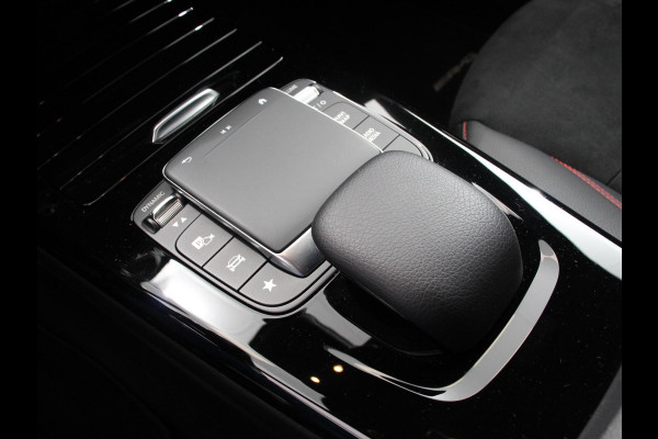 Mercedes-Benz A-Klasse 200 Automaat AMG Line Navigatie Climate Control Camera Virtual Cockpit Led Stoelverwarming Cruise control Parkeersensoren