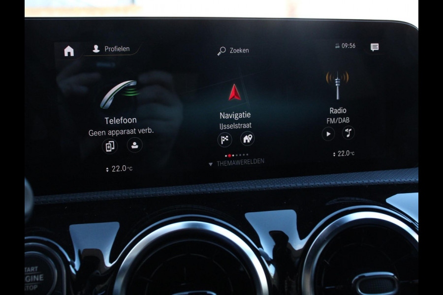 Mercedes-Benz A-Klasse 200 Automaat AMG Line Navigatie Climate Control Camera Virtual Cockpit Led Stoelverwarming Cruise control Parkeersensoren