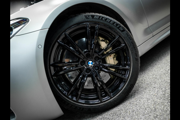 BMW M5 M5 Vol uitgevoerde NL geleverde M5 frozen grey
