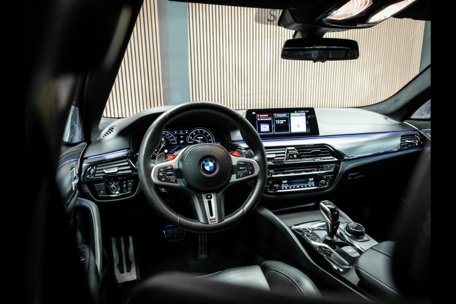 BMW M5 M5 Vol uitgevoerde NL geleverde M5 frozen grey