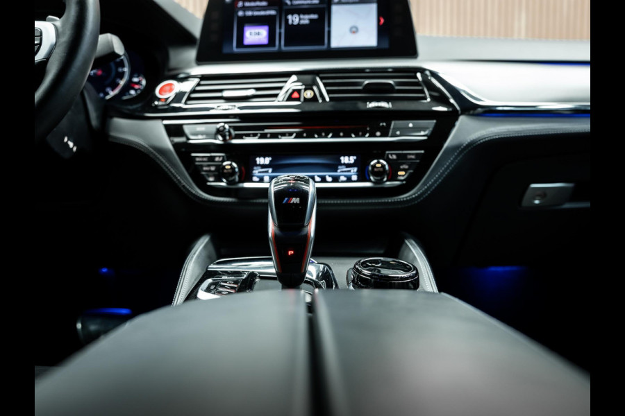 BMW M5 M5 Vol uitgevoerde NL geleverde M5 frozen grey