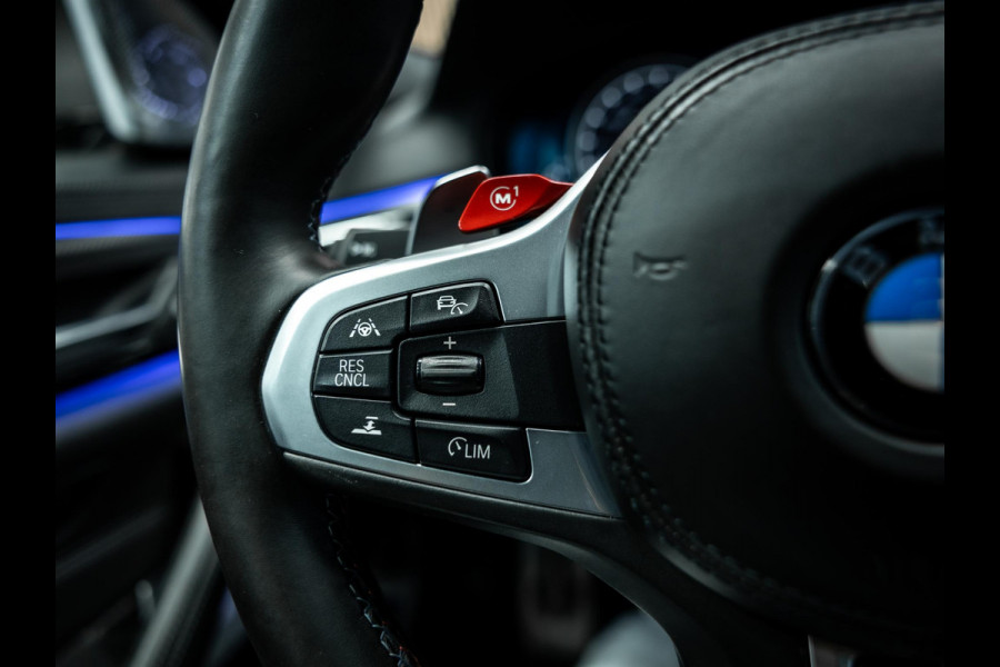 BMW M5 M5 Vol uitgevoerde NL geleverde M5 frozen grey