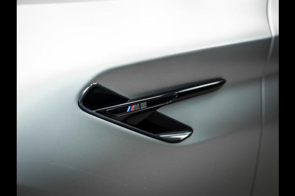 BMW M5 M5 Vol uitgevoerde NL geleverde M5 frozen grey