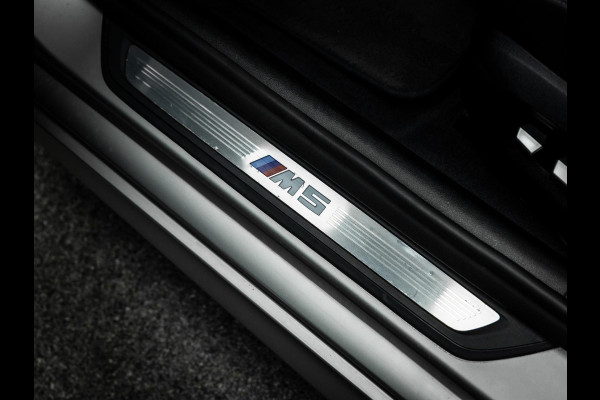 BMW M5 M5 Vol uitgevoerde NL geleverde M5 frozen grey