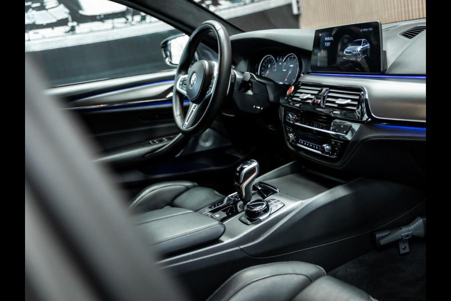 BMW M5 M5 Vol uitgevoerde NL geleverde M5 frozen grey