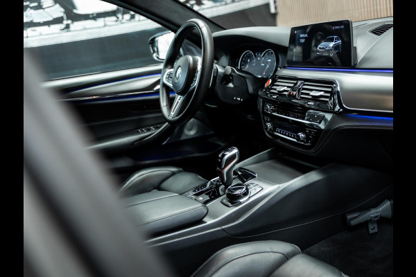 BMW M5 M5 Vol uitgevoerde NL geleverde M5 frozen grey