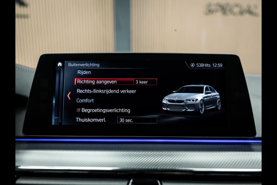 BMW M5 M5 Vol uitgevoerde NL geleverde M5 frozen grey