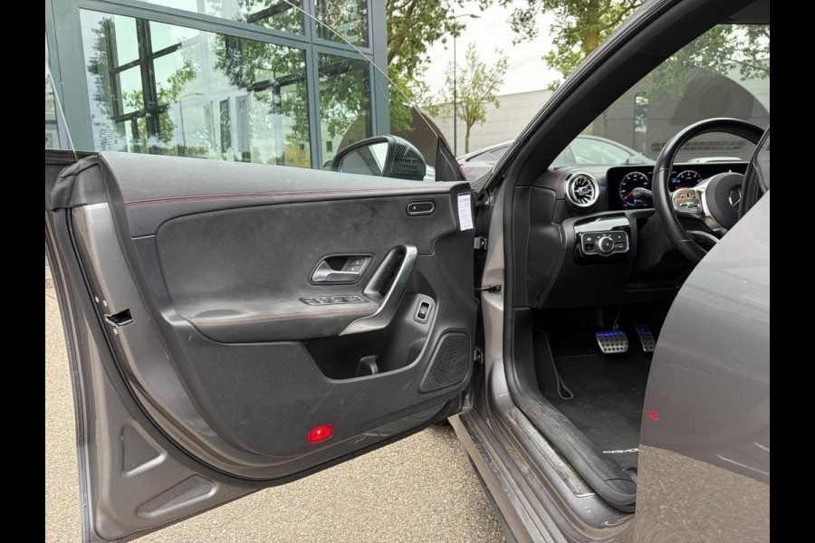 Mercedes-Benz CLA-Klasse 250 e Business Solution AMG AMG | COMPLEET ONDERHOUDEN | SFEERVERLICHTING | STOELVERWARMING | ACHTERUITRIJCAMERA | RIJKLAARPRIJS | 12 MND BOVAG GARANTIE