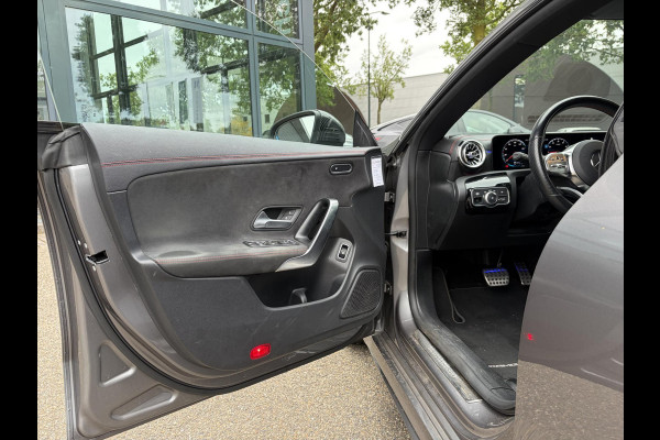 Mercedes-Benz CLA-Klasse 250 e Business Solution AMG AMG | COMPLEET ONDERHOUDEN | SFEERVERLICHTING | STOELVERWARMING | ACHTERUITRIJCAMERA | RIJKLAARPRIJS | 12 MND BOVAG GARANTIE