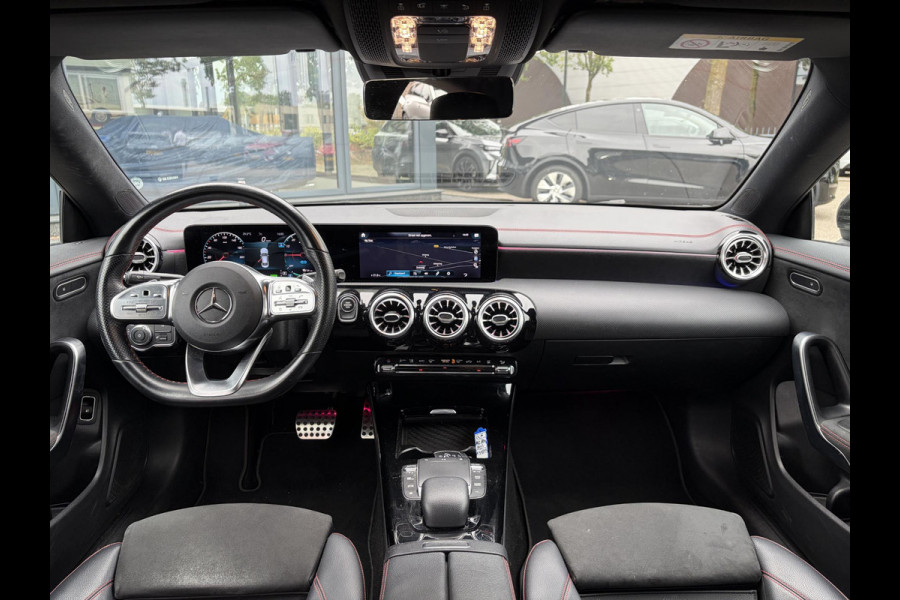 Mercedes-Benz CLA-Klasse 250 e Business Solution AMG AMG | COMPLEET ONDERHOUDEN | SFEERVERLICHTING | STOELVERWARMING | ACHTERUITRIJCAMERA | RIJKLAARPRIJS | 12 MND BOVAG GARANTIE
