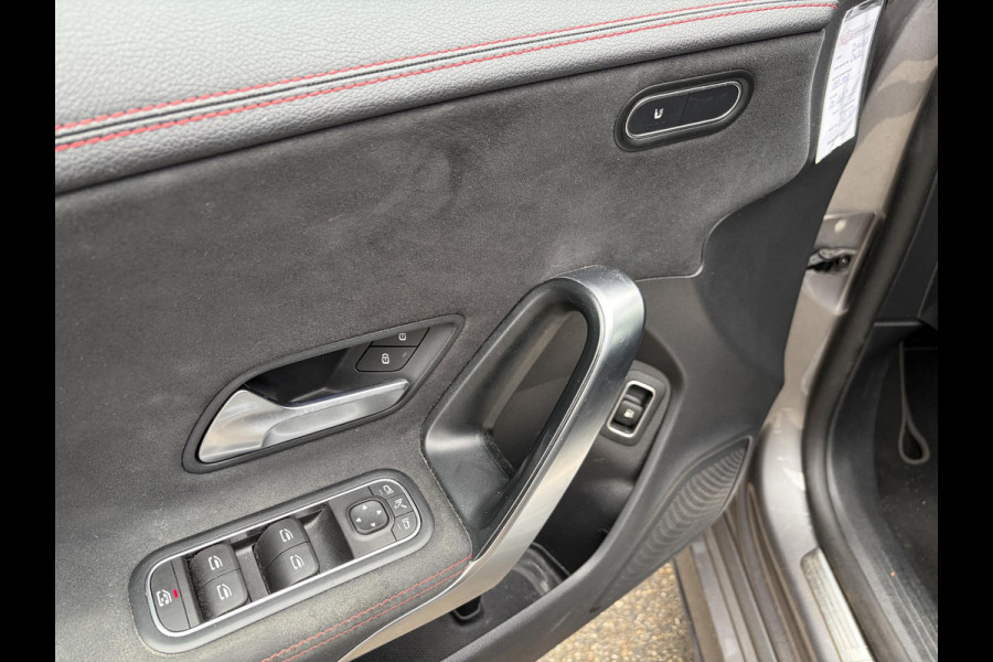 Mercedes-Benz CLA-Klasse 250 e Business Solution AMG AMG | COMPLEET ONDERHOUDEN | SFEERVERLICHTING | STOELVERWARMING | ACHTERUITRIJCAMERA | RIJKLAARPRIJS | 12 MND BOVAG GARANTIE