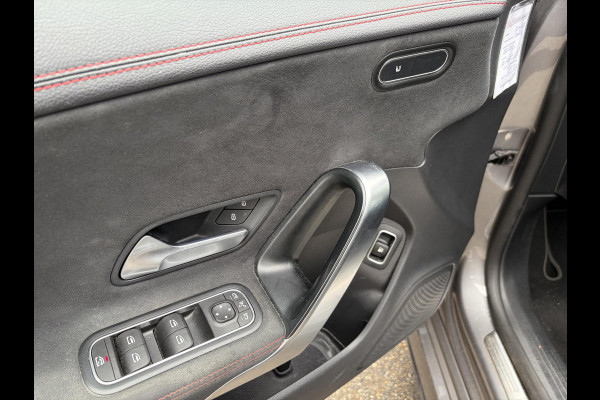 Mercedes-Benz CLA-Klasse 250 e Business Solution AMG AMG | COMPLEET ONDERHOUDEN | SFEERVERLICHTING | STOELVERWARMING | ACHTERUITRIJCAMERA | RIJKLAARPRIJS | 12 MND BOVAG GARANTIE