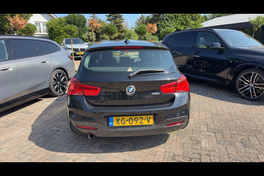 BMW 1-serie 118i High Executive M SPORT | LEDER | NAVIGATIE | CLIMATE CONTROL | SCHUIFDAK |