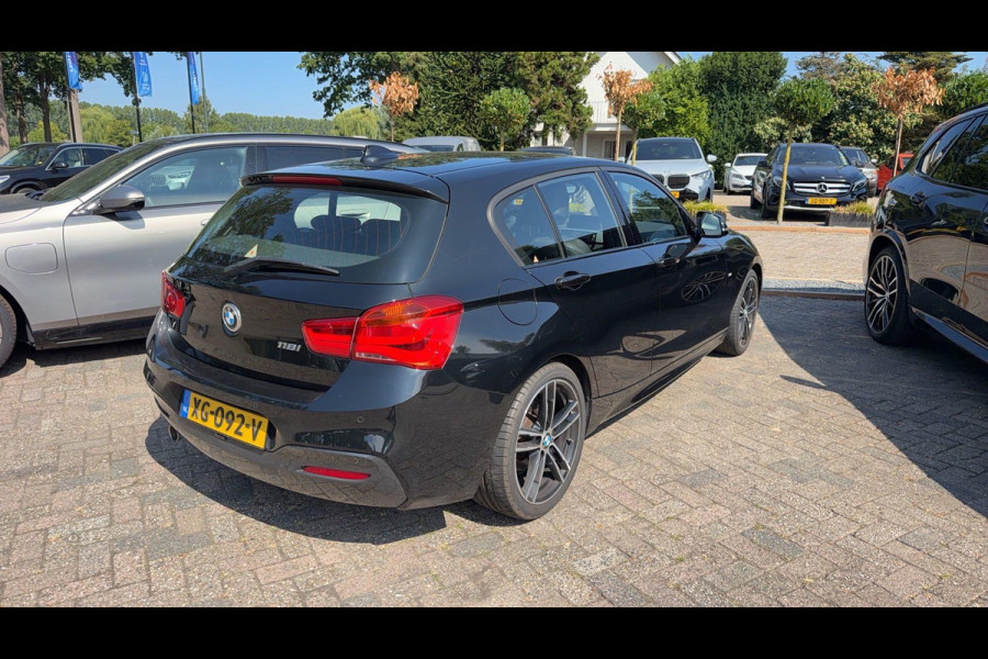 BMW 1-serie 118i High Executive M SPORT | LEDER | NAVIGATIE | CLIMATE CONTROL | SCHUIFDAK |