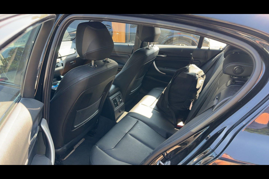 BMW 1-serie 118i High Executive M SPORT | LEDER | NAVIGATIE | CLIMATE CONTROL | SCHUIFDAK |