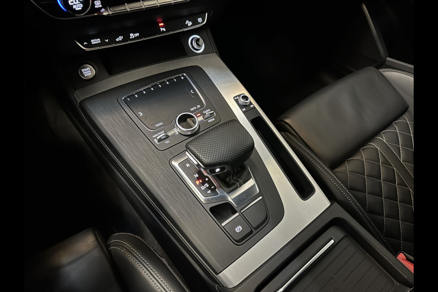 Audi Q5 55 367pk S-Line | Luchtvering | #RS Leder | 96% SOH | Camera | Virtual | Keyless | Trekhaak 1750kg | Quantum Grijs | 3-Zone Clima. | Mw.Pr; 87848,=.