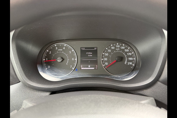 Renault Master 2.3 dCi 135 PK / PICK UP / 27.239 KM! / 7-PERS DUBBELE CABINE / IMPERIAAL / 2.5 TONS TREKHAAK / AIRCO / CRUISE