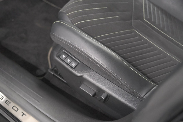 Peugeot 208 1.2 Hybrid 145 e-DCS6 GT | Alcantara Pakket | Camera | Apple Carplay | Stoelverwarming