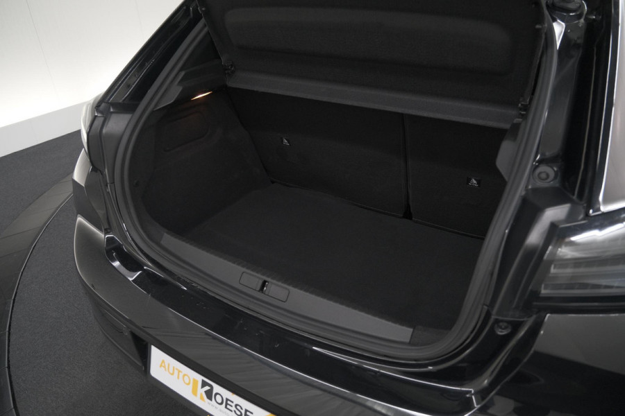 Peugeot 208 1.2 Hybrid 145 e-DCS6 GT | Alcantara Pakket | Camera | Apple Carplay | Stoelverwarming
