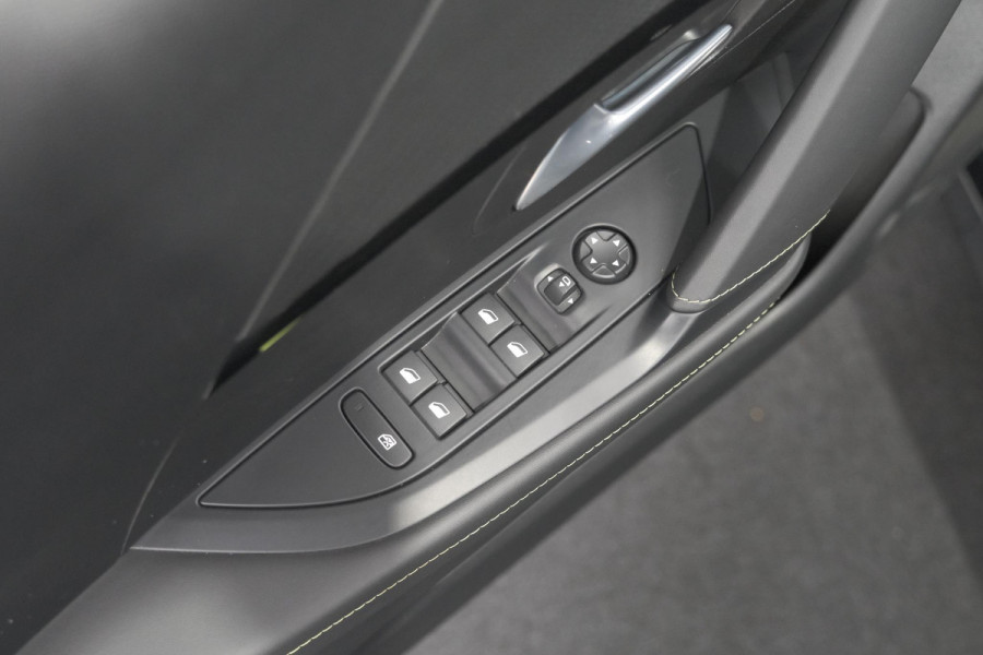 Peugeot 208 1.2 Hybrid 145 e-DCS6 GT | Alcantara Pakket | Camera | Apple Carplay | Stoelverwarming