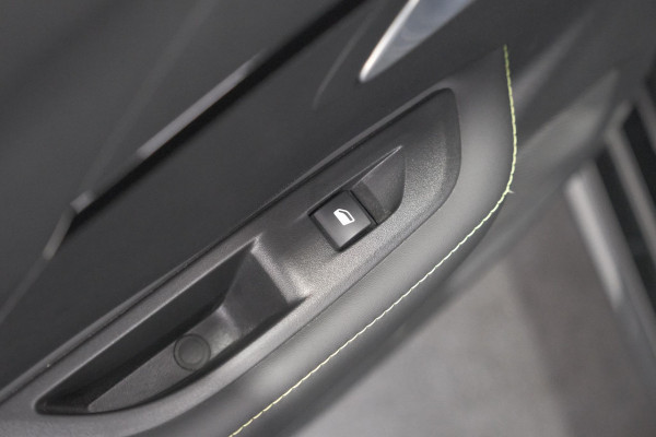Peugeot 208 1.2 Hybrid 145 e-DCS6 GT | Alcantara Pakket | Camera | Apple Carplay | Stoelverwarming