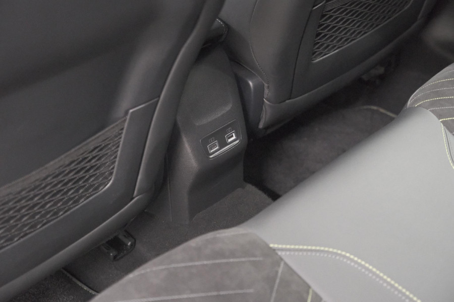 Peugeot 208 1.2 Hybrid 145 e-DCS6 GT | Alcantara Pakket | Camera | Apple Carplay | Stoelverwarming