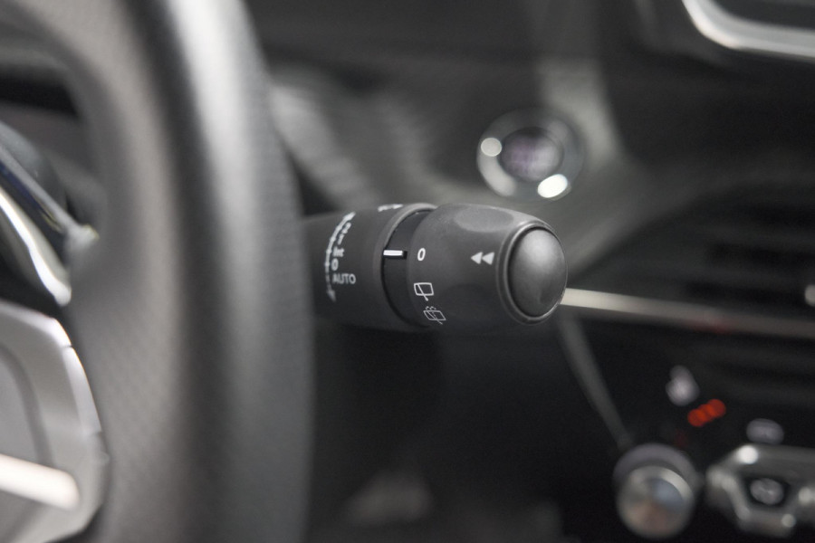 Peugeot 208 1.2 Hybrid 145 e-DCS6 GT | Alcantara Pakket | Camera | Apple Carplay | Stoelverwarming