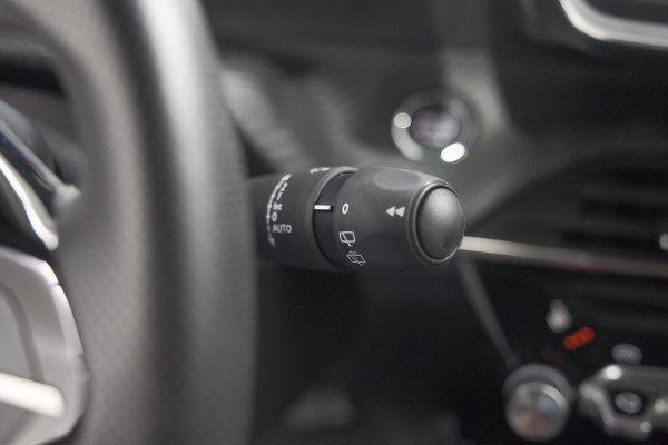 Peugeot 208 1.2 Hybrid 145 e-DCS6 GT | Alcantara Pakket | Camera | Apple Carplay | Stoelverwarming