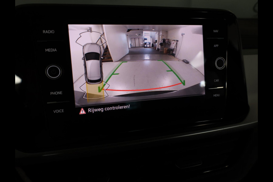 Volkswagen T-Roc 1.5 TSI Life 150PK DSG | Achteruitrijcamera | Stoelverwarming | Clima |