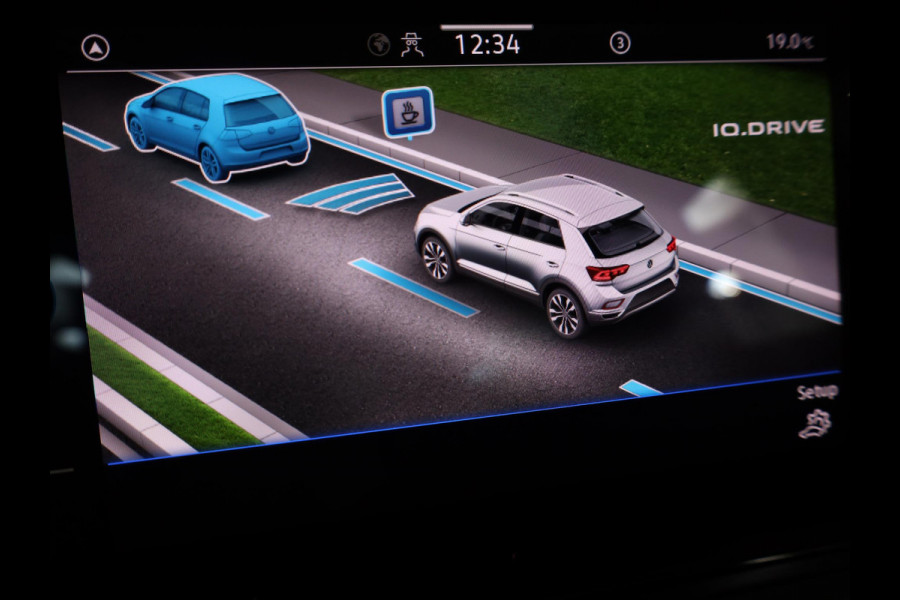Volkswagen T-Roc 1.5 TSI Life 150PK DSG | Achteruitrijcamera | Stoelverwarming | Clima |