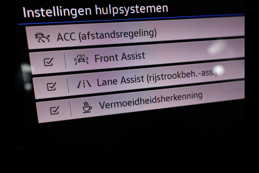 Volkswagen T-Roc 1.5 TSI Life 150PK DSG | Achteruitrijcamera | Stoelverwarming | Clima |