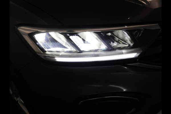 Volkswagen T-Roc 1.5 TSI Life 150PK DSG | Achteruitrijcamera | Stoelverwarming | Clima |