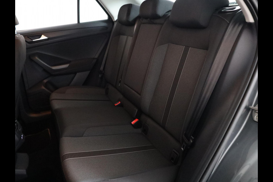 Volkswagen T-Roc 1.5 TSI Life 150PK DSG | Achteruitrijcamera | Stoelverwarming | Clima |