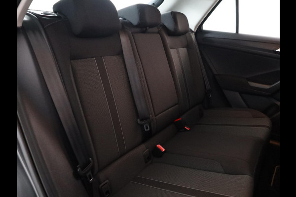 Volkswagen T-Roc 1.5 TSI Life 150PK DSG | Achteruitrijcamera | Stoelverwarming | Clima |