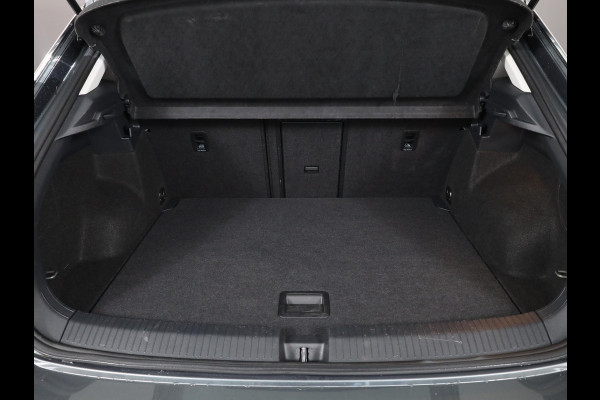 Volkswagen T-Roc 1.5 TSI Life 150PK DSG | Achteruitrijcamera | Stoelverwarming | Clima |