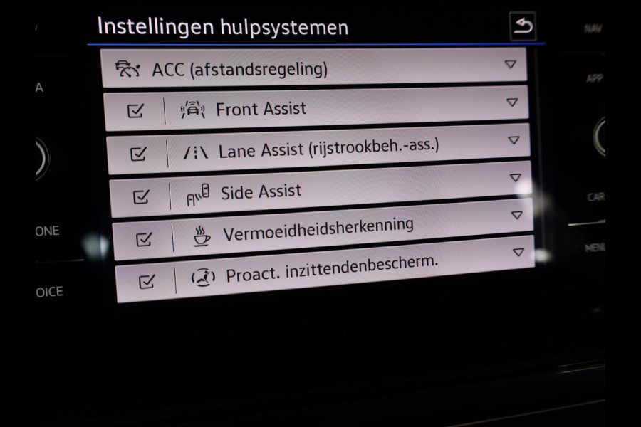 Volkswagen Polo 1.0 TSI Style 90 pk Automaat (DSG) | Navigatie via App | Parkeersensoren (Park assist) | Autom. airco | Adaptieve cruise control | Matrix LED koplampen | Digital Cockpit Pro |